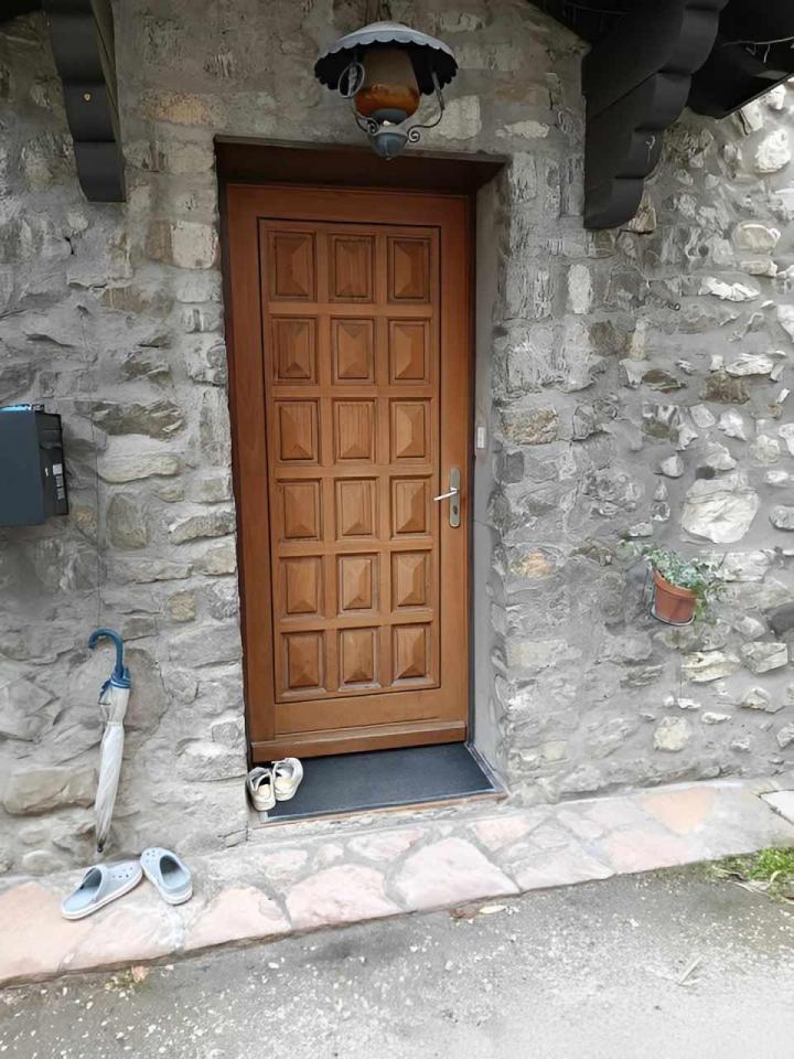 Fourniture et pose de portes d'entrée Vif